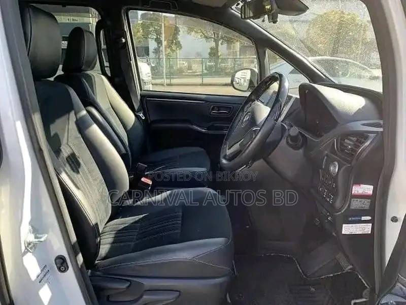 Toyota Esquire GI PREMIUM HYBRID 2020