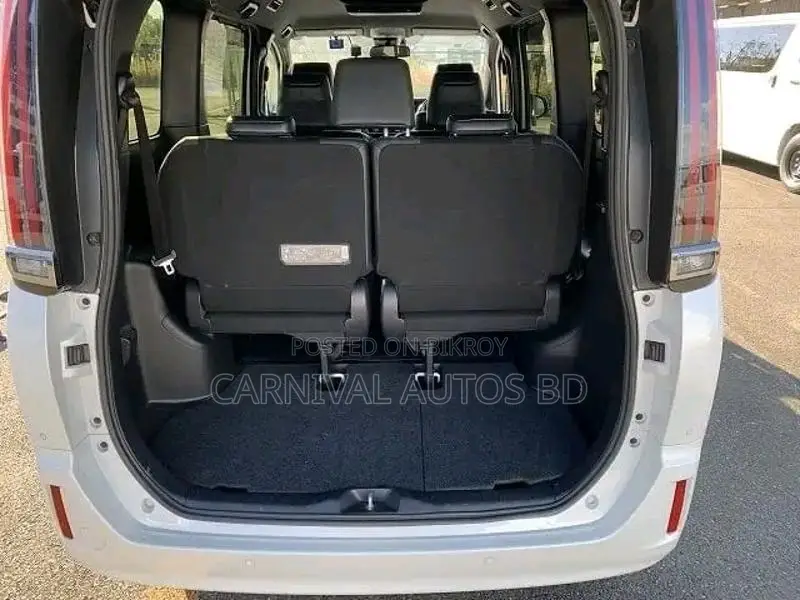Toyota Esquire GI PREMIUM HYBRID 2020