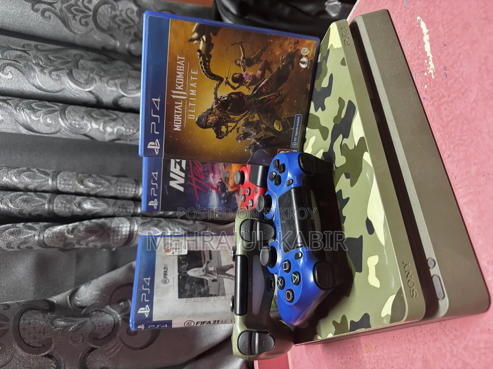 Ps4 Call of Duty Edition With 2 Extra Controllers and Games
