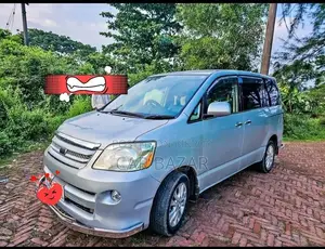 Toyota Noah 2005 Silver