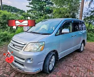 Toyota Noah 2005 Silver