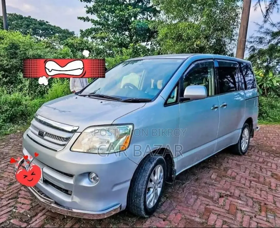 Toyota Noah 2005 Silver