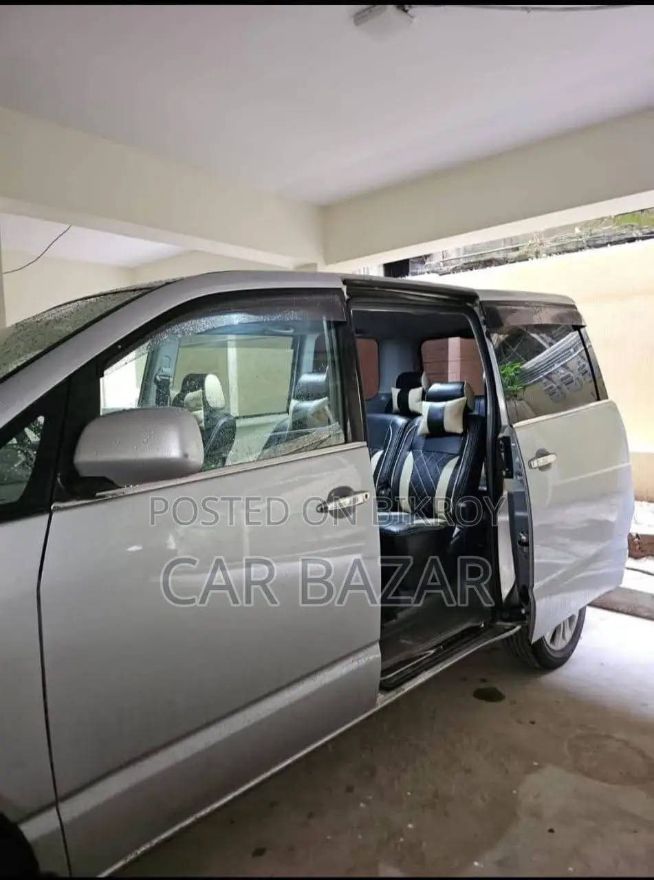 Toyota Noah 2005 Silver
