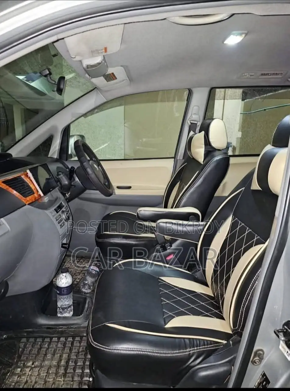 Toyota Noah 2005 Silver
