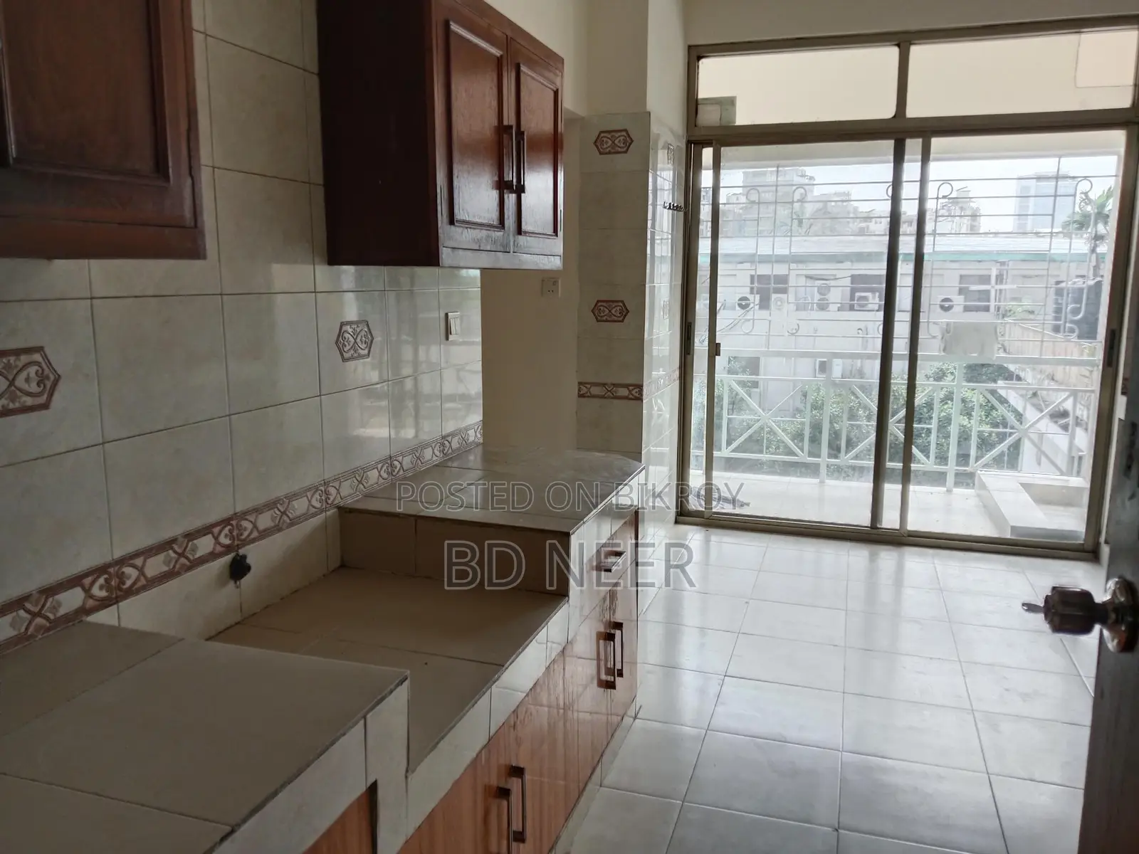 Residents building 3000 sft office space available in Gulshan 2