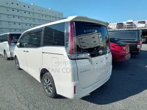 Toyota Esquire 2.0 AWD (8 Seater) 2020 Pearl