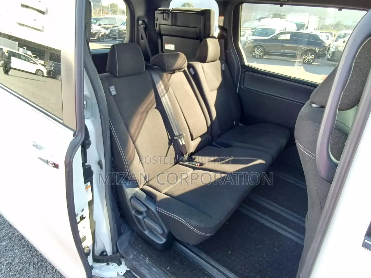 Toyota Esquire 2.0 AWD (8 Seater) 2020 Pearl