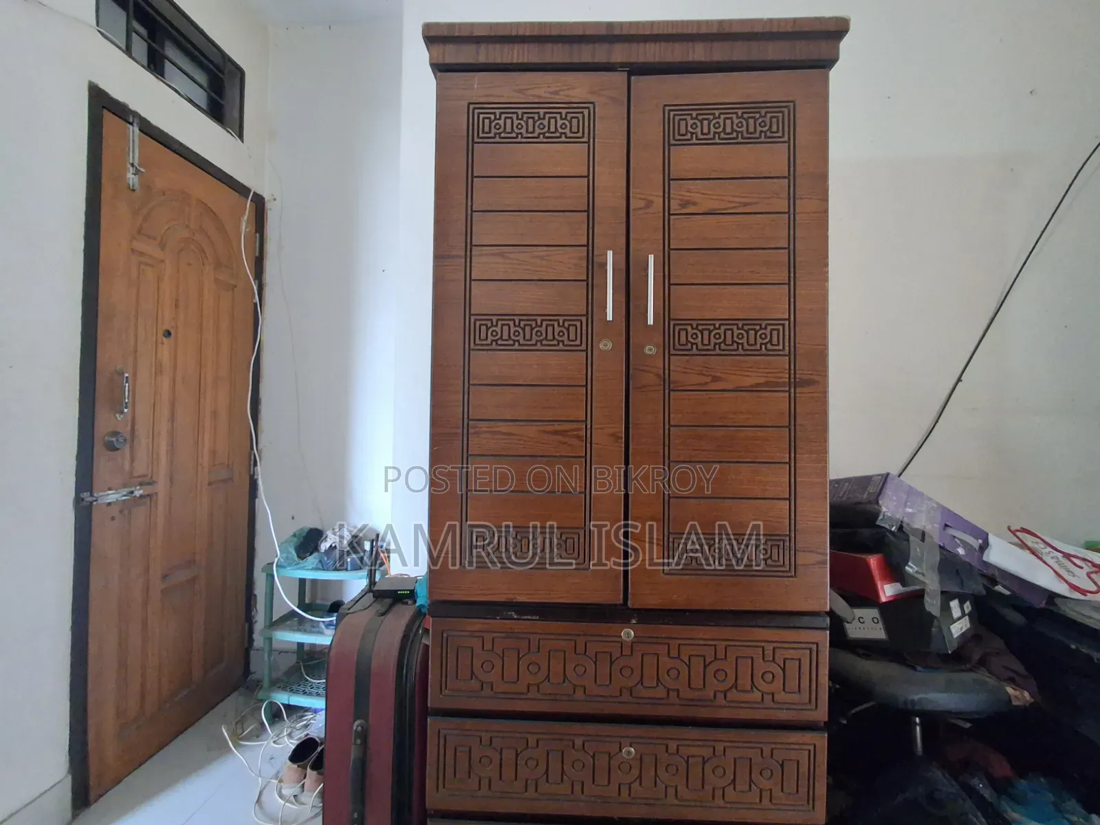 Urgent Sale – Beautiful Wooden Almirah