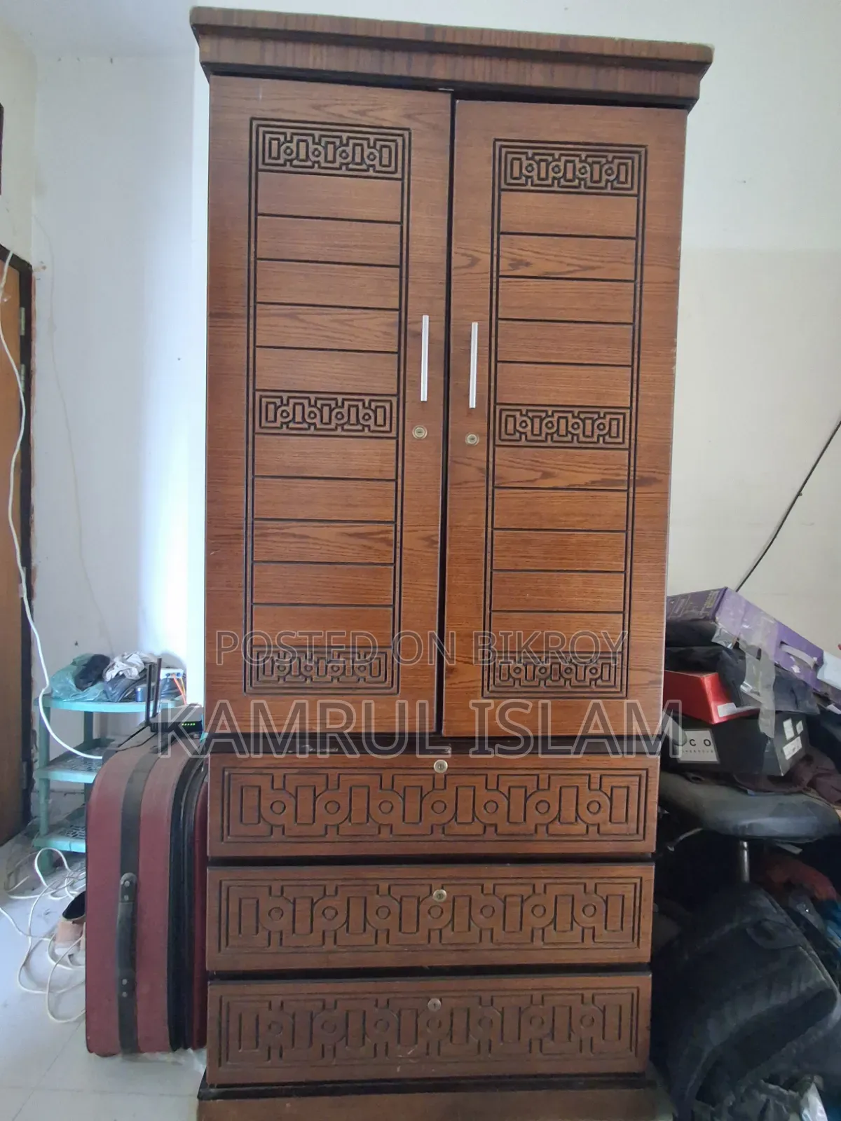 Urgent Sale – Beautiful Wooden Almirah