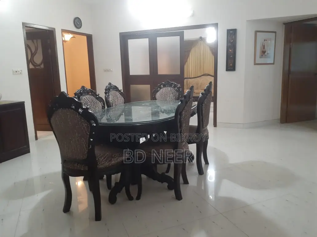 গুলশান ১-এ ফুল ফার্নিশড ৩ বেডরুমের অ্যাপার্টমেন্ট ভাড়া