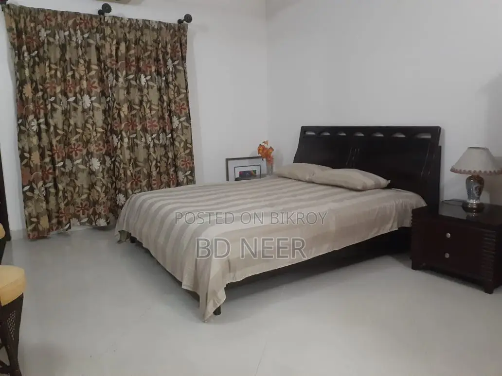 গুলশান ১-এ ফুল ফার্নিশড ৩ বেডরুমের অ্যাপার্টমেন্ট ভাড়া