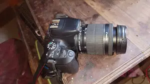 DSLR EOS 200D + 18-55 lens + 2 Batteries