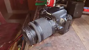 DSLR EOS 200D + 18-55 lens + 2 Batteries
