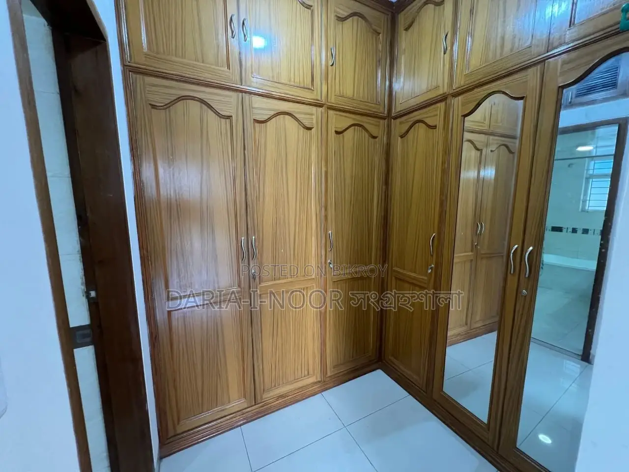 Navana 2350 SFT Flat for Sale on 4th Floor near Lake in Gulshan 1