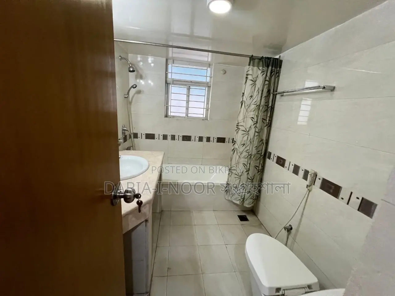 Navana 2350 SFT Flat for Sale on 4th Floor near Lake in Gulshan 1