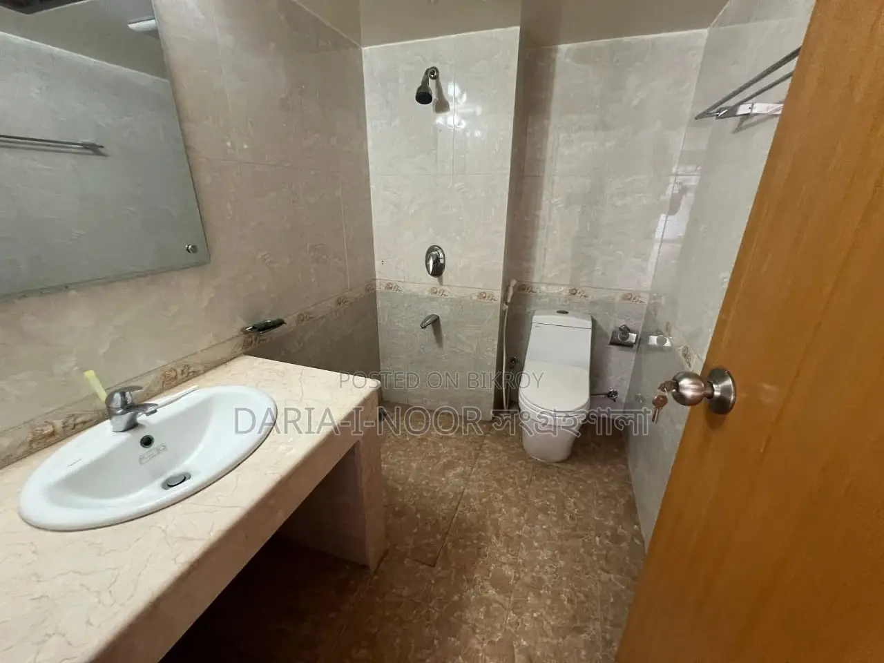 Navana 2350 SFT Flat for Sale on 4th Floor near Lake in Gulshan 1