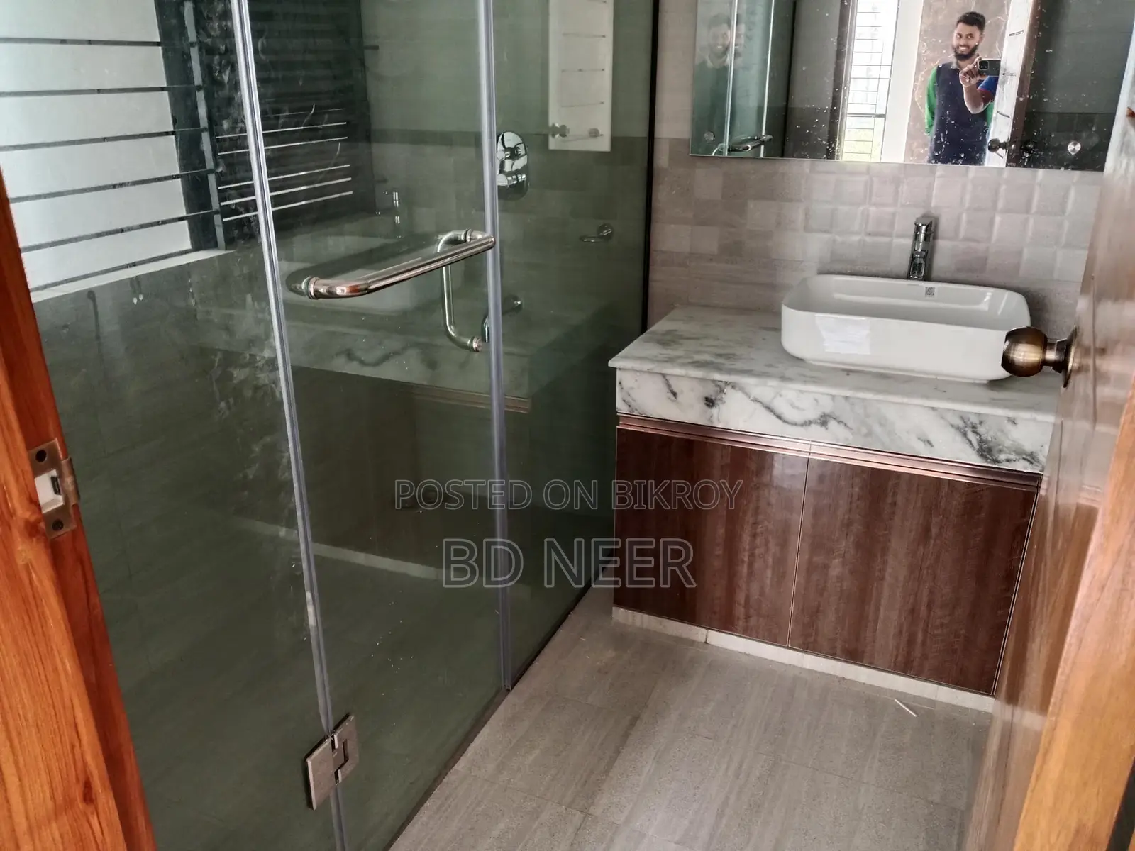 brand new gym &pool 3 Bed room apt available in banani North