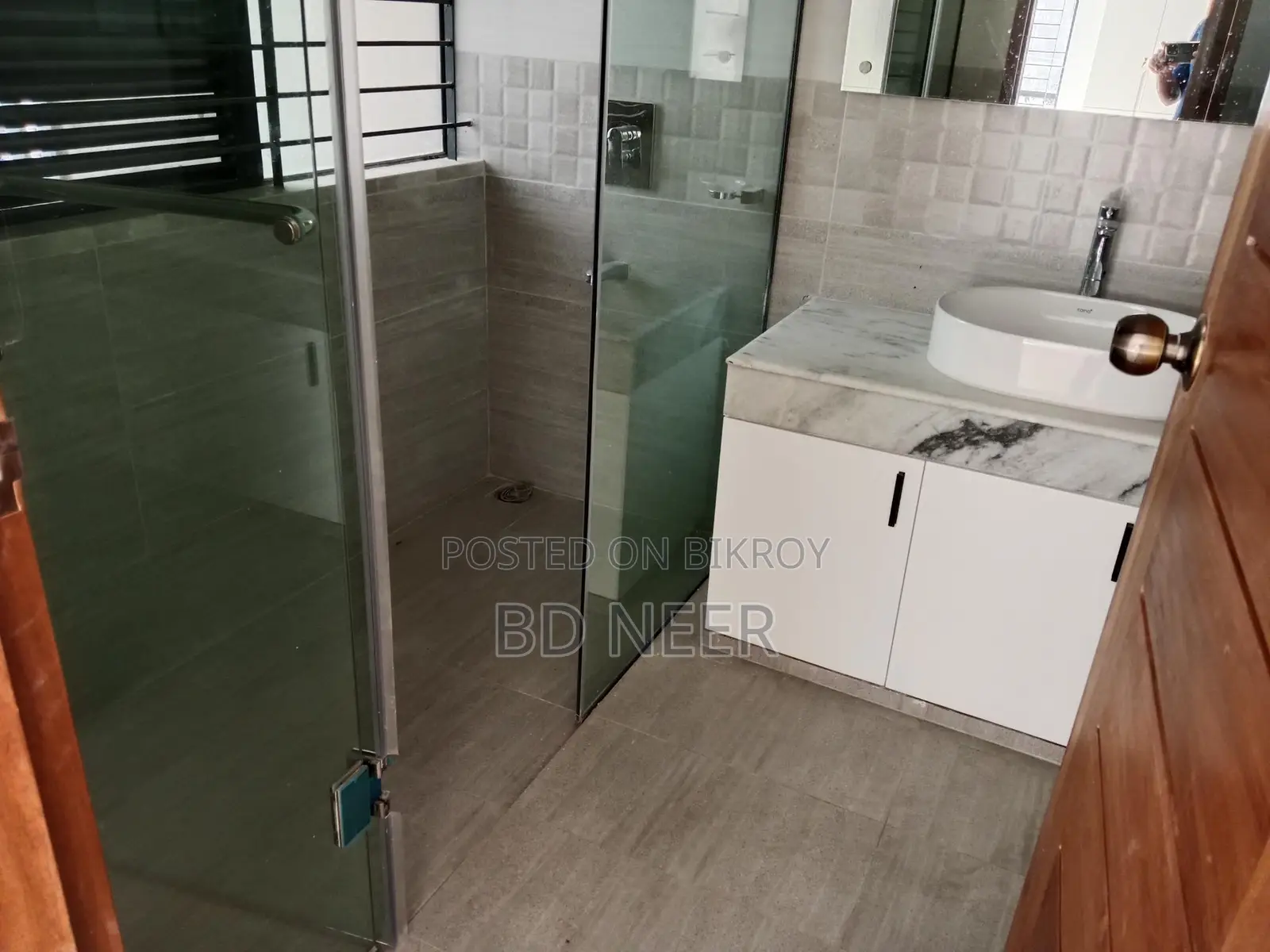 brand new gym &pool 3 Bed room apt available in banani North