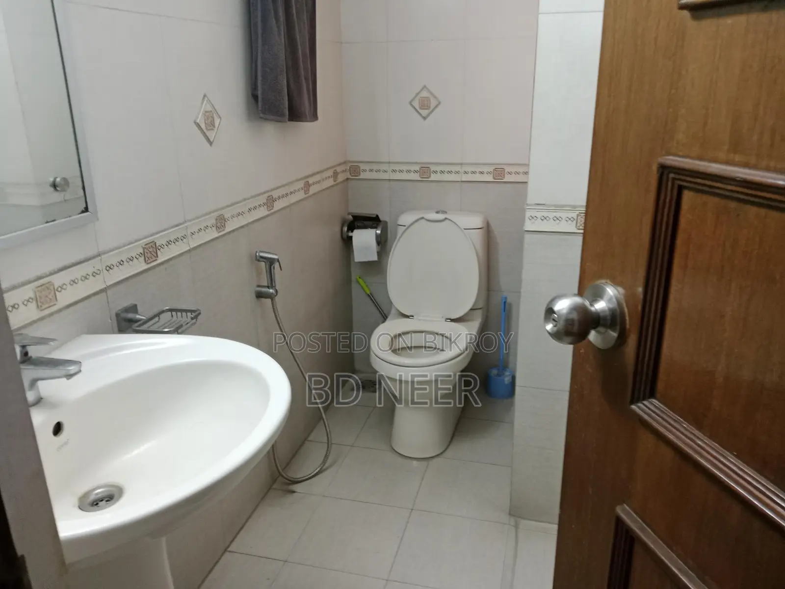 Exclusive semi furnished 3 Bedroom apartment rent in Gulshan 2