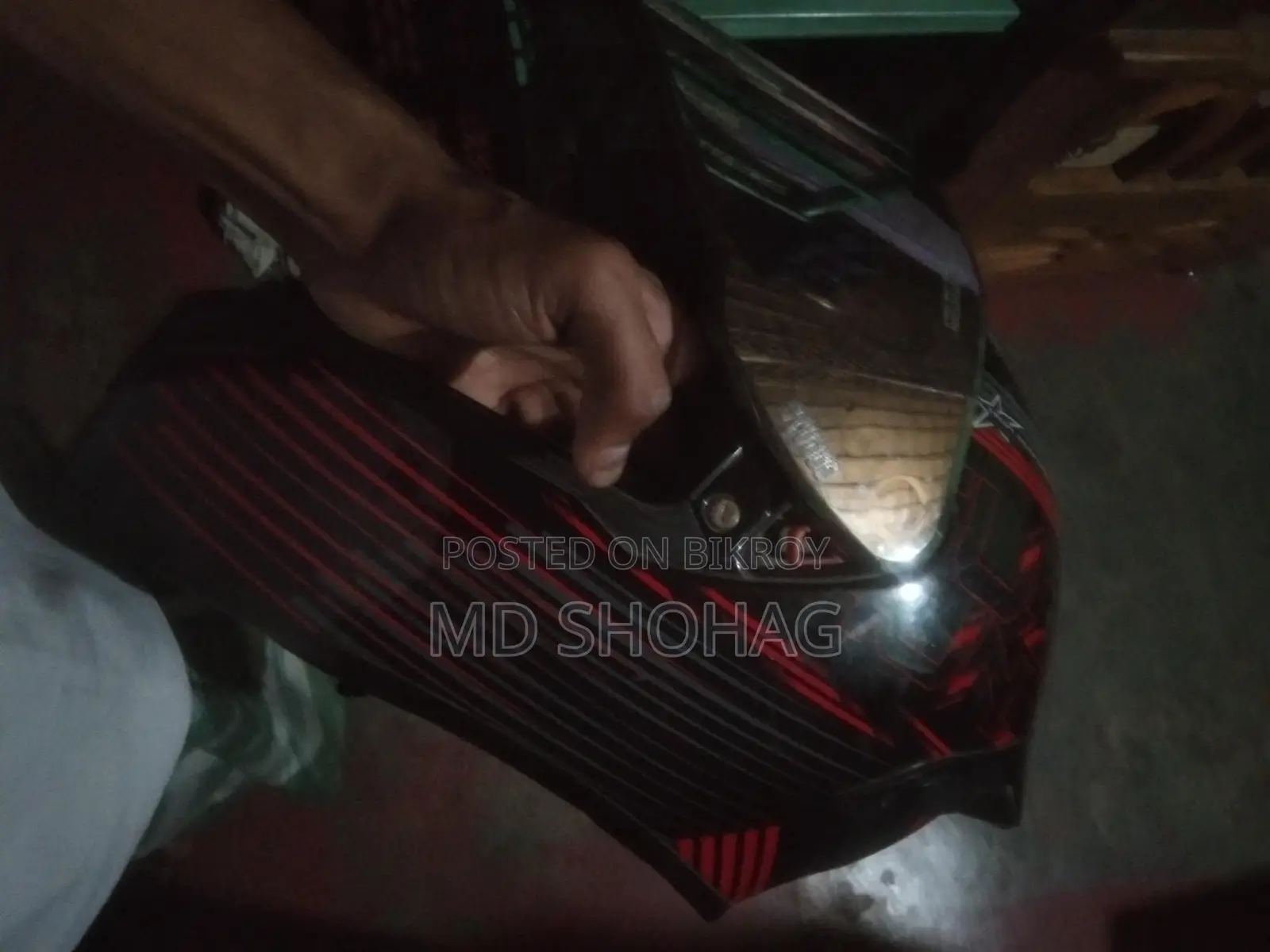 একটি আকর্ষণীয় হেলমেট
