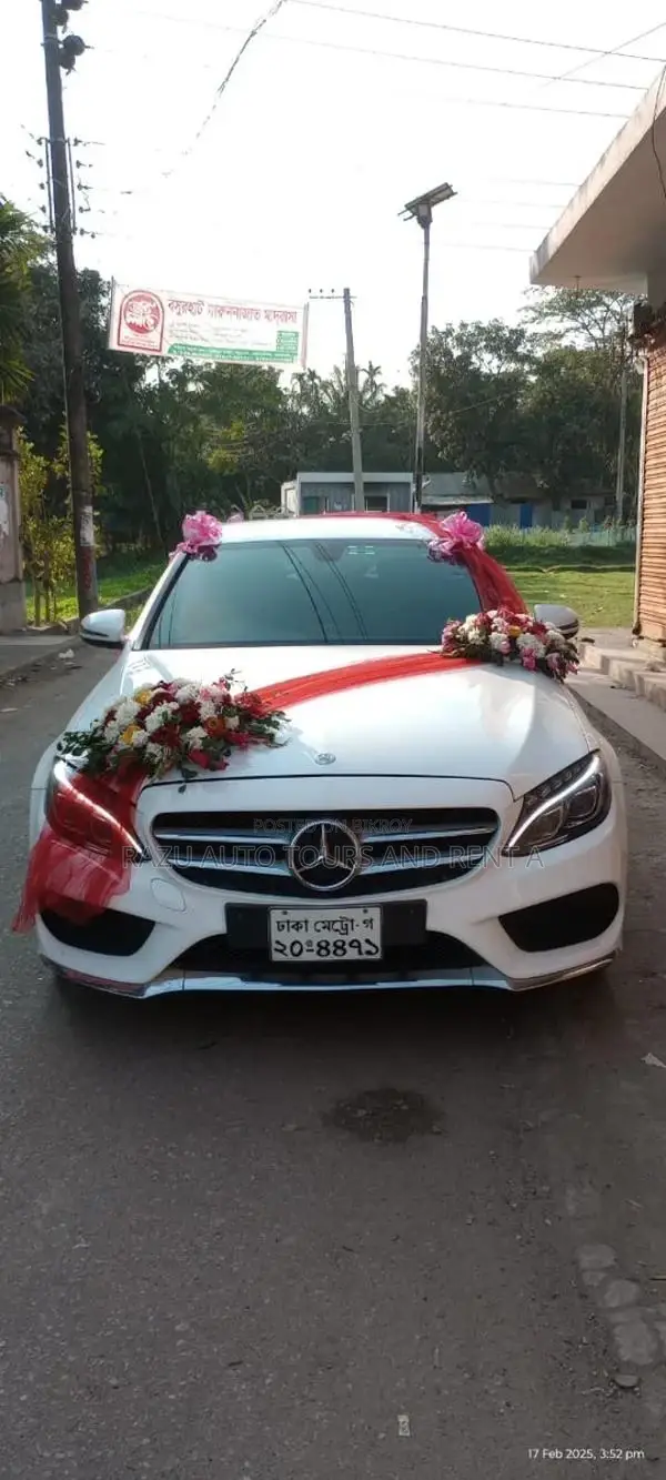ভাড়ার জন্য মার্সিডিজ