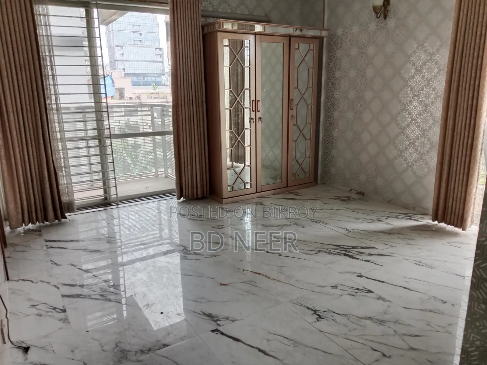 looking so pretty semi furnish 4 Bed room apt available in banani North