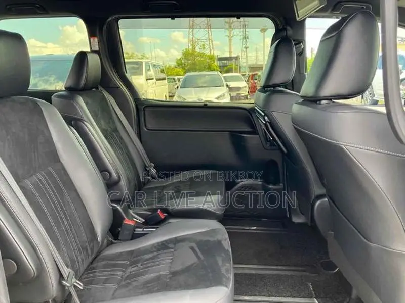 Toyota Esquire hybrid 2021