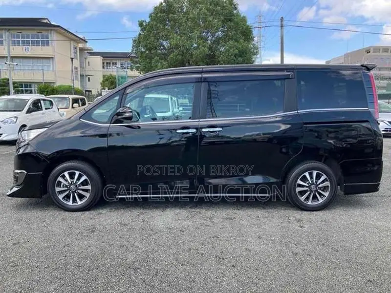 Toyota Esquire hybrid 2021