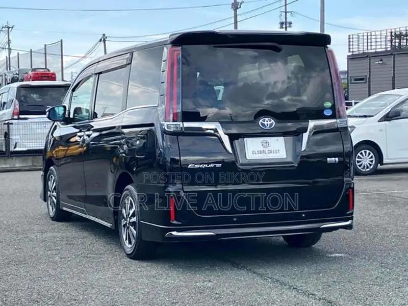Toyota Esquire hybrid 2021