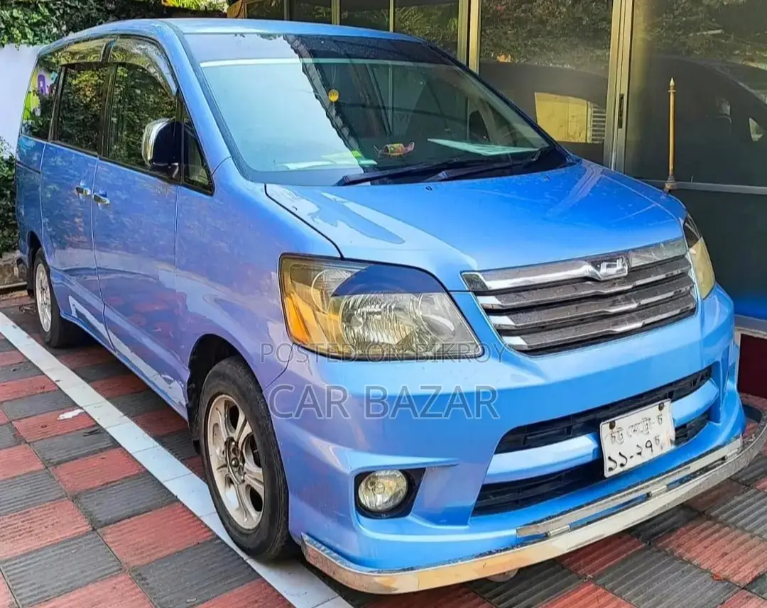 টয়োটা নোহা এস গ্রেড স্কাই ব্লু ২০০৩