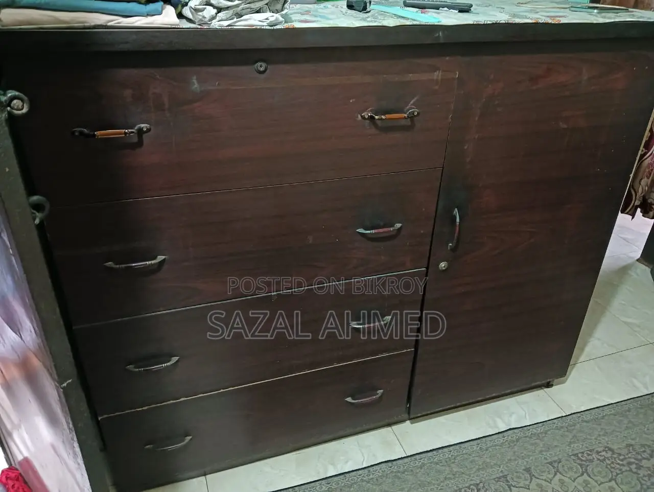 ওয়ারড্রব টি বিক্রয় করা হবে