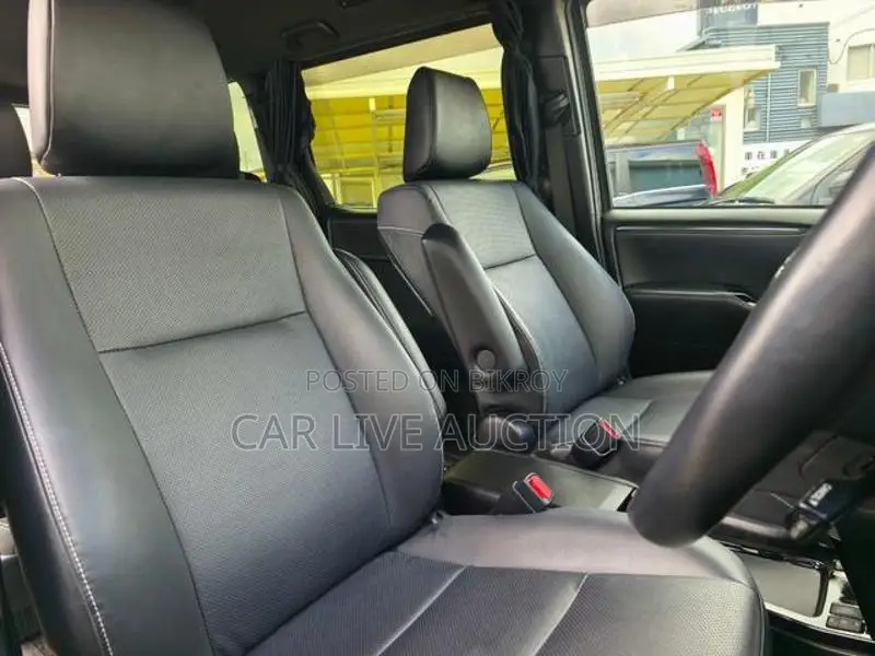 Toyota Esquire hybrid 2021
