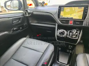 Toyota Esquire hybrid 2021