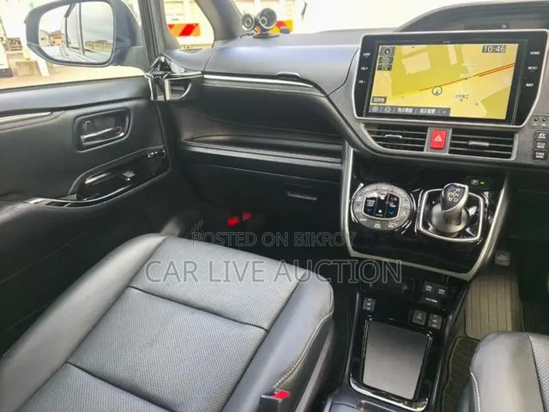 Toyota Esquire hybrid 2021