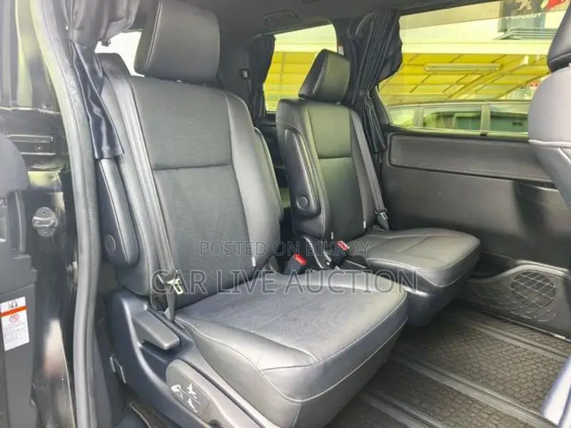 Toyota Esquire hybrid 2021