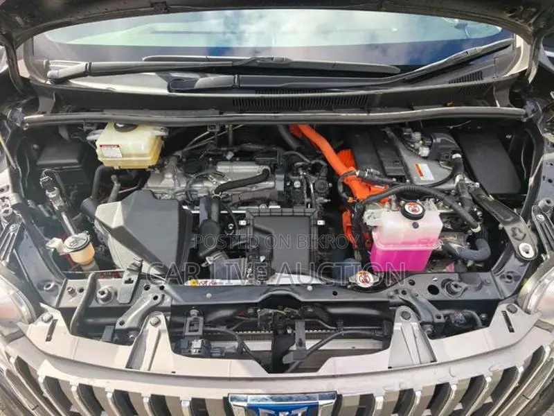 Toyota Esquire hybrid 2021