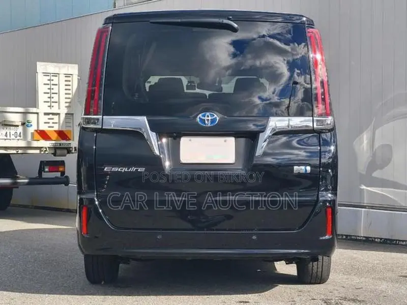 Toyota Esquire hybrid 2021