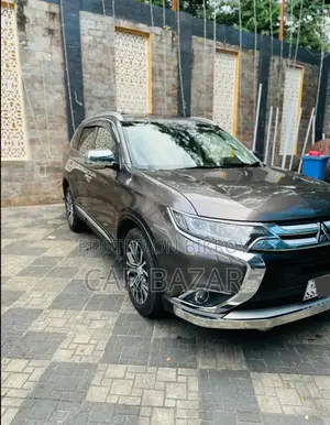 মিতসুবিশি আউটল্যান্ডার ৭ সিটার সানরুফ ২০১৮
