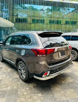 মিতসুবিশি আউটল্যান্ডার ৭ সিটার সানরুফ ২০১৮