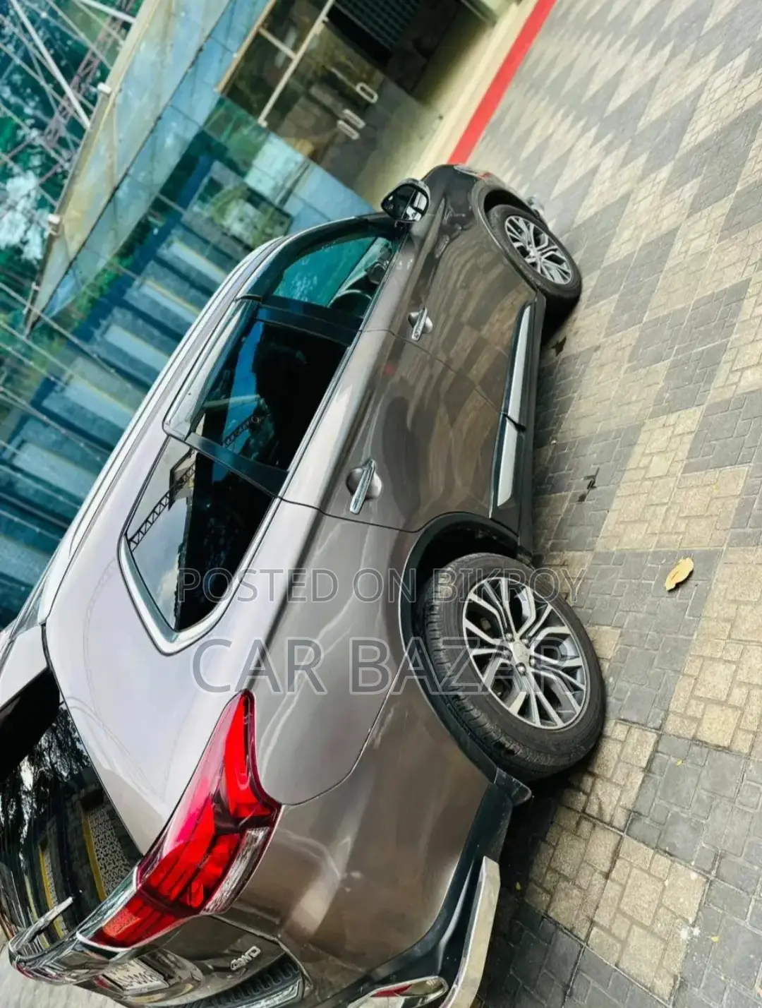 মিতসুবিশি আউটল্যান্ডার ৭ সিটার সানরুফ ২০১৮