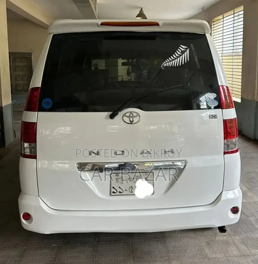 Toyota Noah X OVER FRESH 2006
