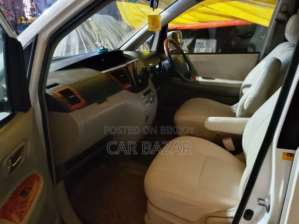 Toyota Noah X OVER FRESH 2006