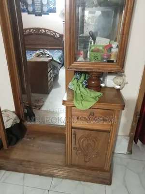 ড্রেসিং টেবিল