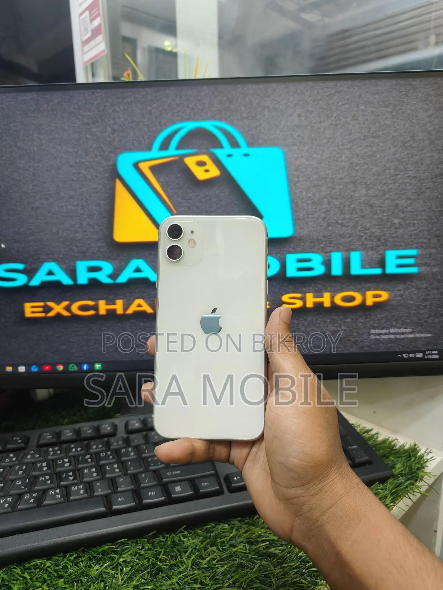 Apple iPhone 11 . (Used)