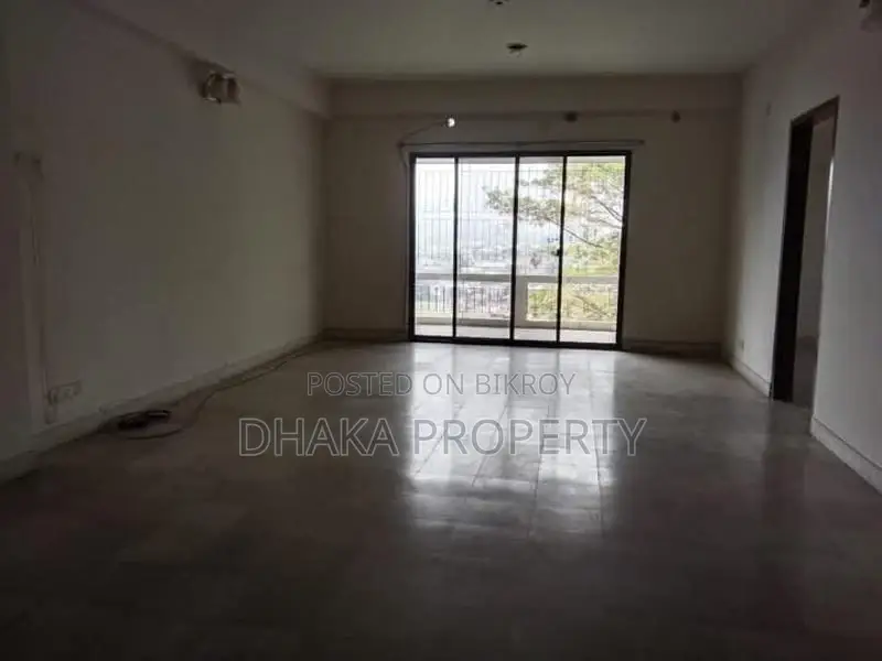 বনানীতে অফিস স্পেস ভাড়া (২৫০০-বর্গফুট)