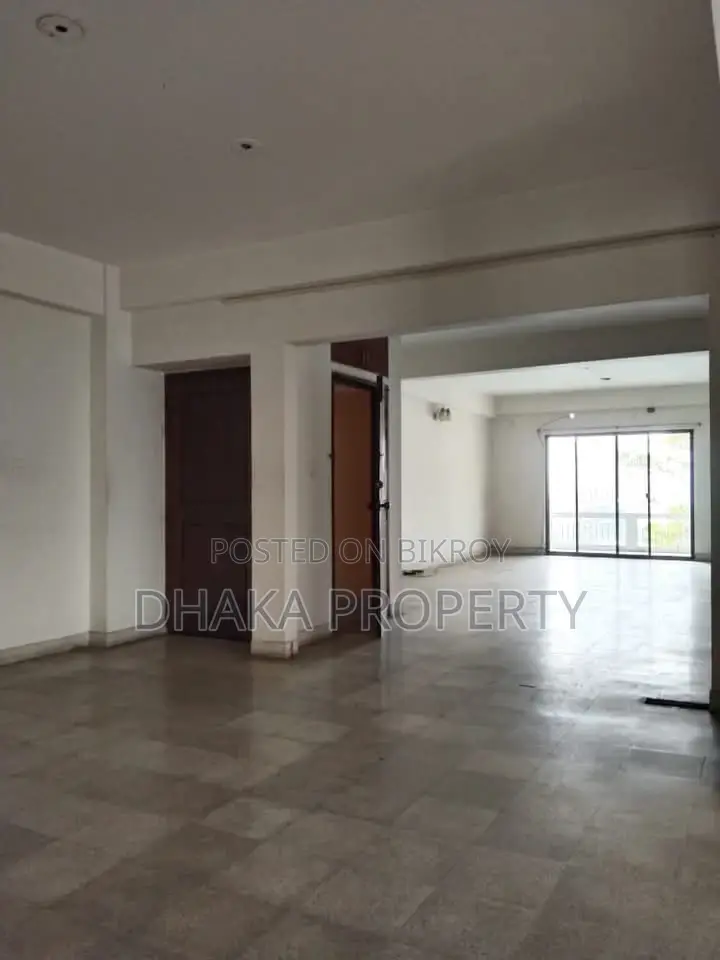 বনানীতে অফিস স্পেস ভাড়া (২৫০০-বর্গফুট)