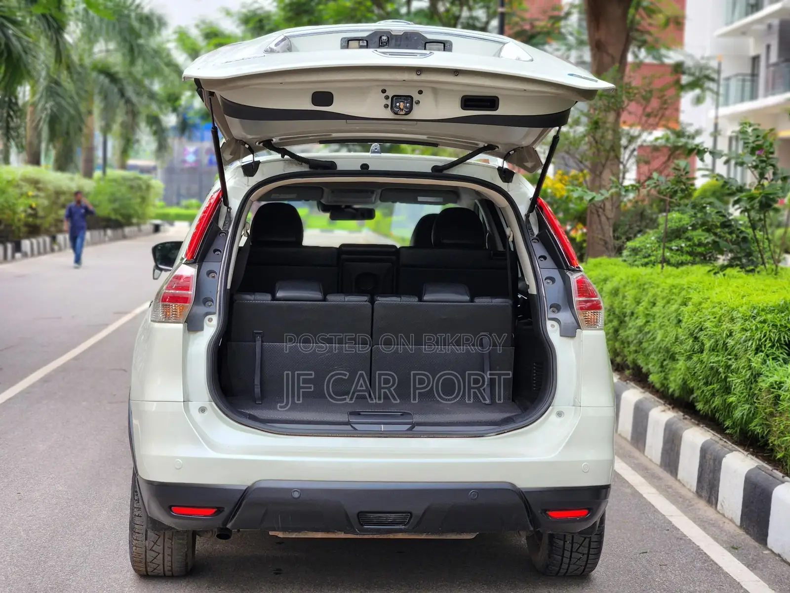 Nissan X-Trail 7 Seat Octane Drive 2014