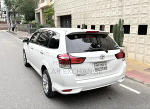 টয়োটা করোলা ফিল্ডার ১.৫ পেট্রোল এফডাব্লিউডি ২০১৭ সাদা