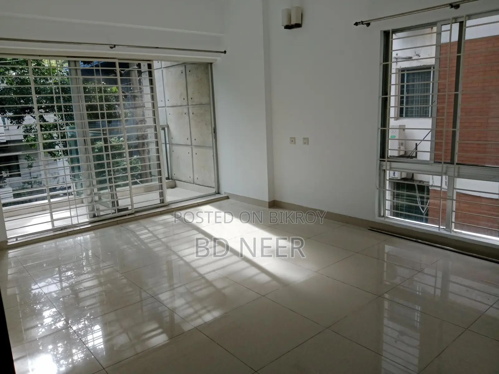 good looking 3 Bed room 2700 sft apt available in Gulshan 2