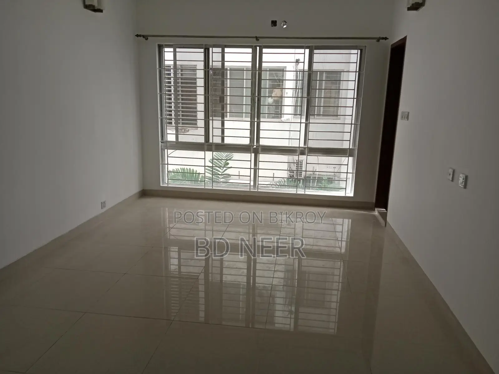 good looking 3 Bed room 2700 sft apt available in Gulshan 2